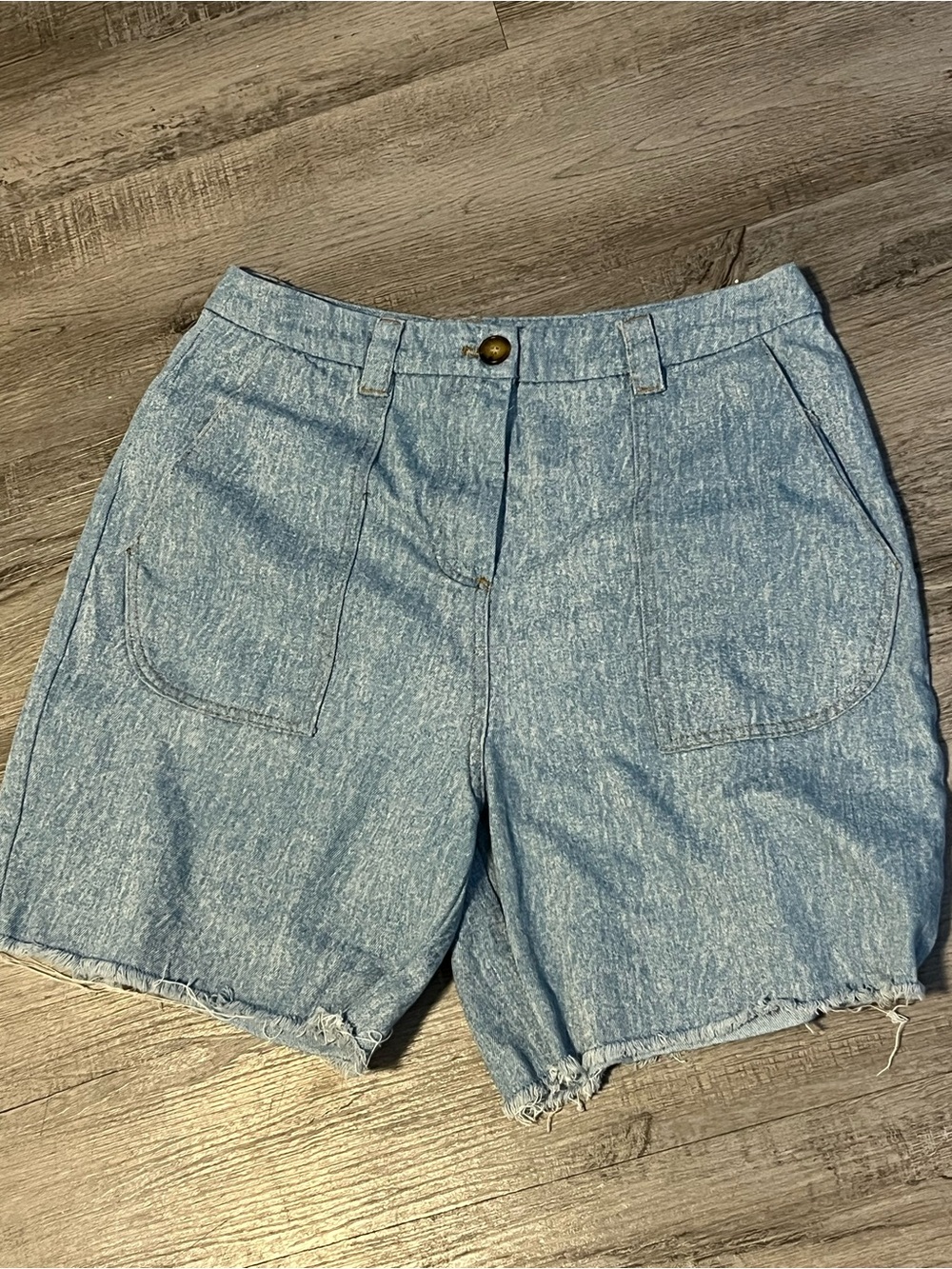 Casual Light Blue Denim Shorts with Frayed Hem